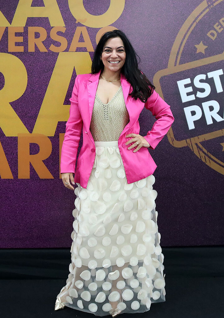 PROFESSORA-DRA-LIVIA-CATHARINA-DERMATOARTE-EXPERIENCE-2025